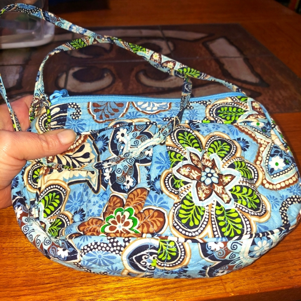 Small vera bradley crossbody purse  Q